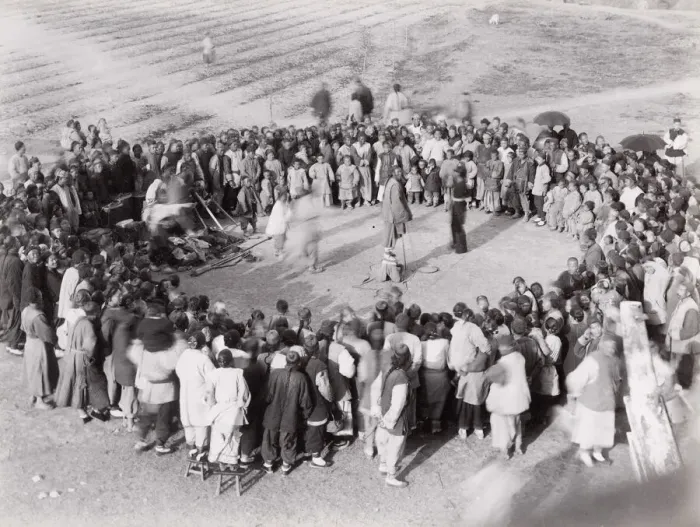 Framed Print : Street performers and large crowd, China. c. 1900 Framed Print : Street performers and large crowd, China. c. 1900