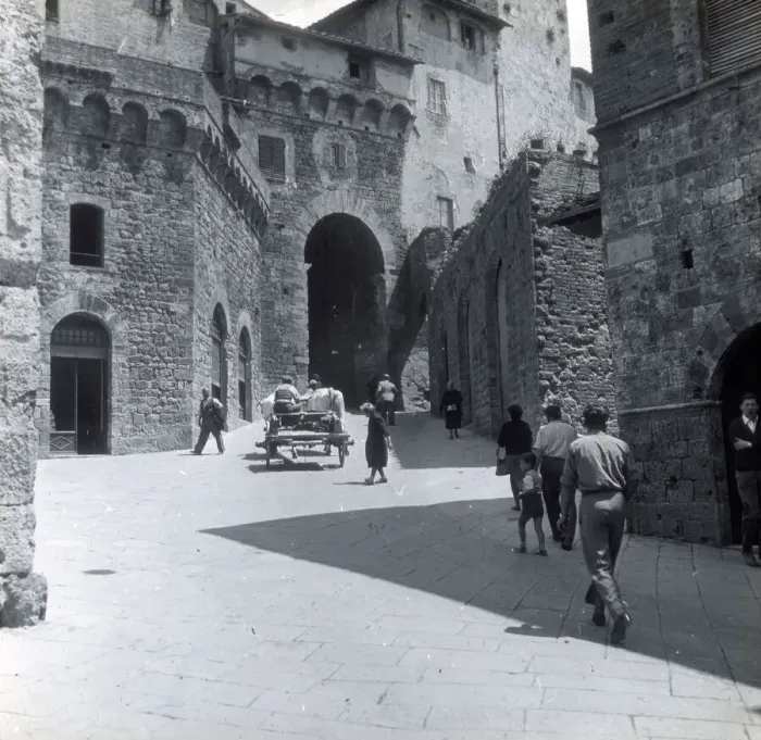 Framed Print : Street in San Gimignano, Italy Framed Print : Street in San Gimignano, Italy