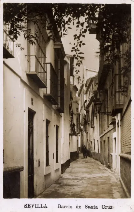 Framed Print : Street in the Santa Cruz district, Seville, Spain Framed Print : Street in the Santa Cruz district, Seville, Spain