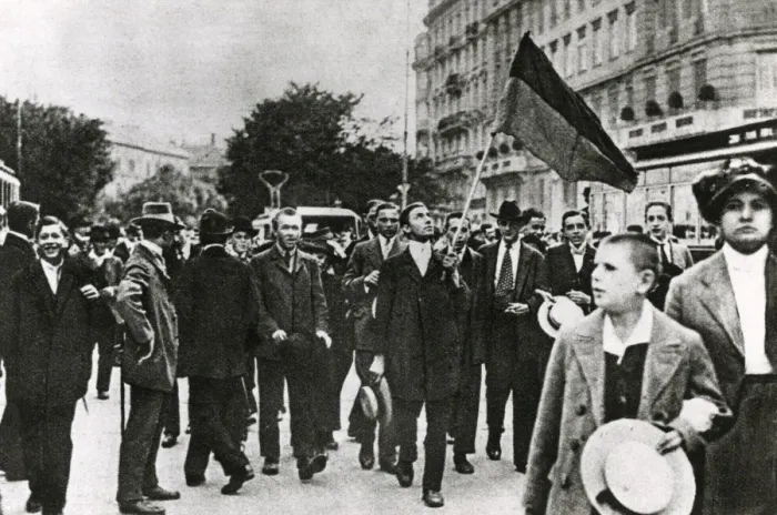 Framed Print : Street scene in Austria after assassination in Sarajevo Framed Print : Street scene in Austria after assassination in Sarajevo