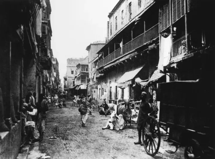 Framed Print : Street scene in Calcutta, India Framed Print : Street scene in Calcutta, India