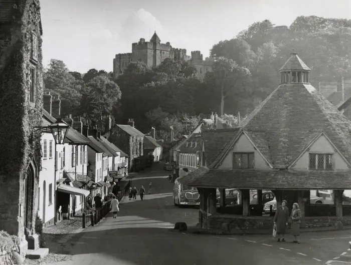 Framed Print : Street scene in Dunster, Somerset Framed Print : Street scene in Dunster, Somerset