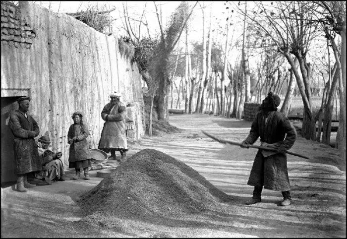 Framed Print : Street scene in Kashgar, western China Framed Print : Street scene in Kashgar, western China