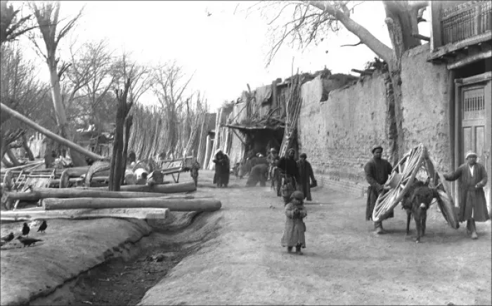 Framed Print : Street scene in Kashgar, western China Framed Print : Street scene in Kashgar, western China