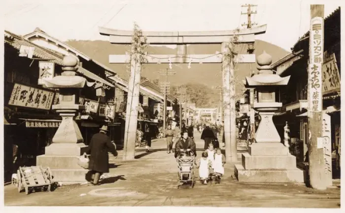 Framed Print : Street scene in Kobe, Japan Framed Print : Street scene in Kobe, Japan