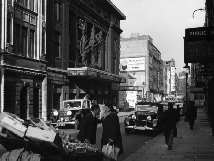 Framed Print : Street scene in Londons theatreland Framed Print : Street scene in Londons theatreland