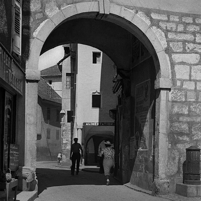 Framed Print : Street scene in Marseilles, Franc Framed Print : Street scene in Marseilles, Franc