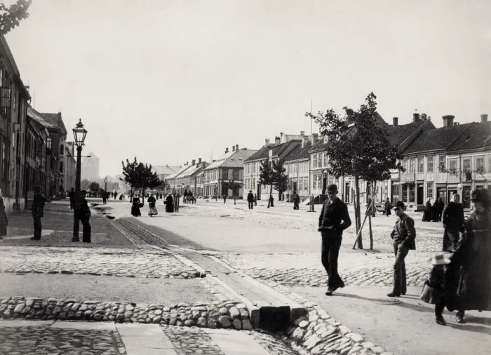 Framed Print : Street scene - Munkegata, Trondheim, Norway Framed Print : Street scene - Munkegata, Trondheim, Norway