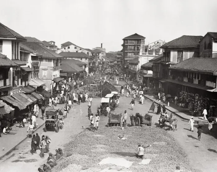 Framed Print : Street scene, probably Bombay, Mumbai, India Framed Print : Street scene, probably Bombay, Mumbai, India