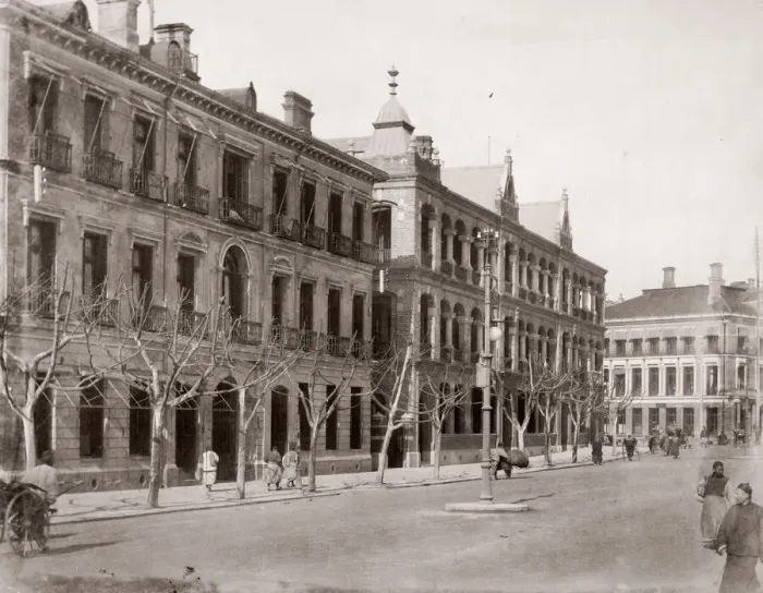 Framed Print : Street scene, Shanghai, China, c. 1890 s, along the Bund
