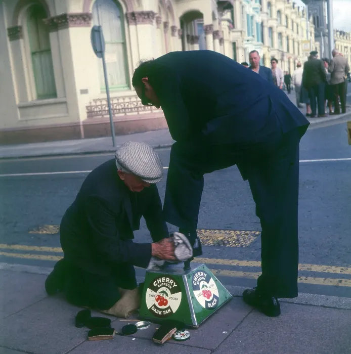 Framed Print : Street Shoeblack, Douglas, Isle of Man