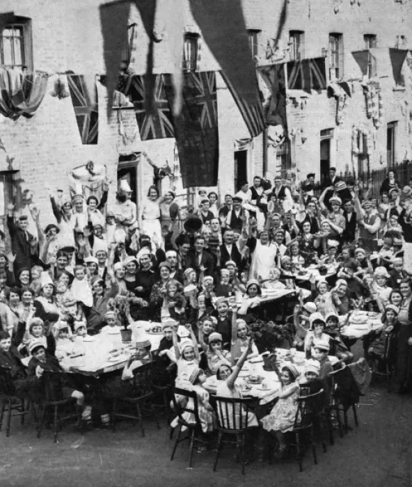 Framed Print : Street tea party, Battersea - King George Vs Silver Jubilee Framed Print : Street tea party, Battersea - King George Vs Silver Jubilee