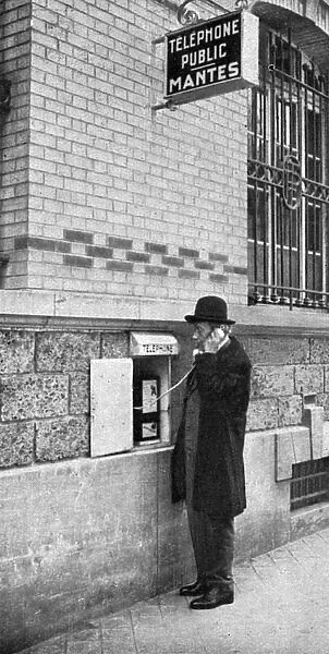 Street Telephone. A street telephone at Mantes, France Date: 1929