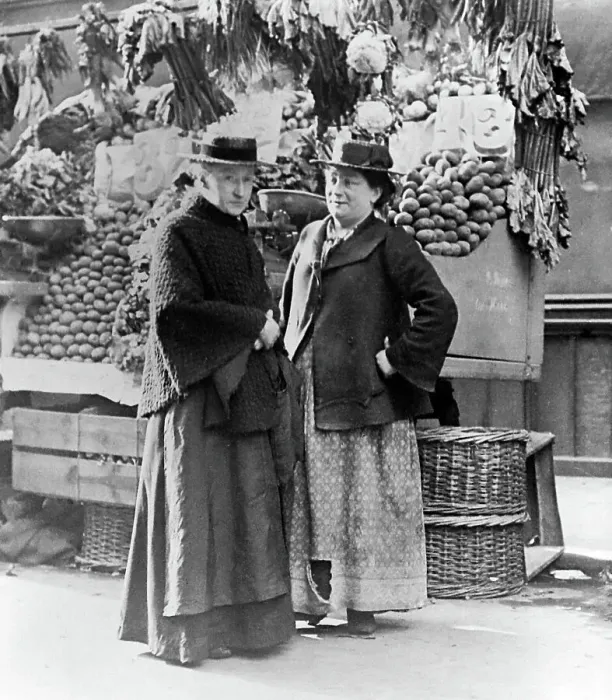 Framed Print : Street traders, London, early 1900s Framed Print : Street traders, London, early 1900s