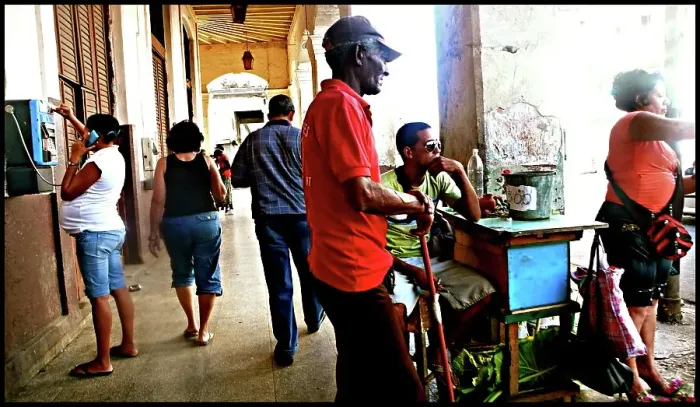 Framed Print : Street vendor, Havana. Cuba Framed Print : Street vendor, Havana. Cuba