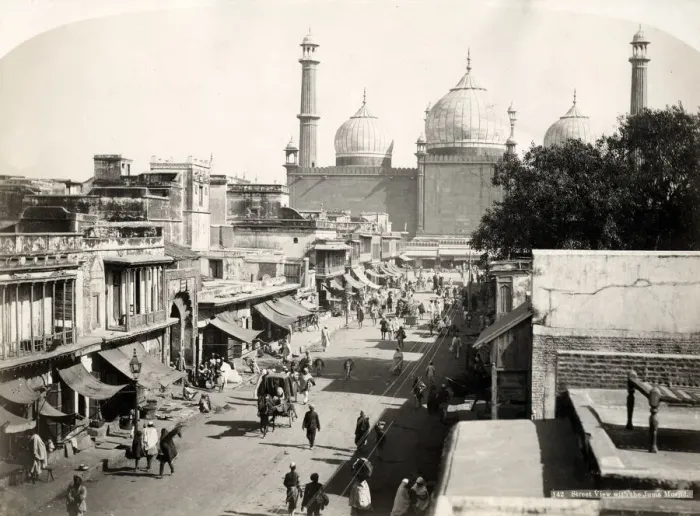 Framed Print : Street view and Jama Masjid, mosque, Delhi, India Framed Print : Street view and Jama Masjid, mosque, Delhi, India