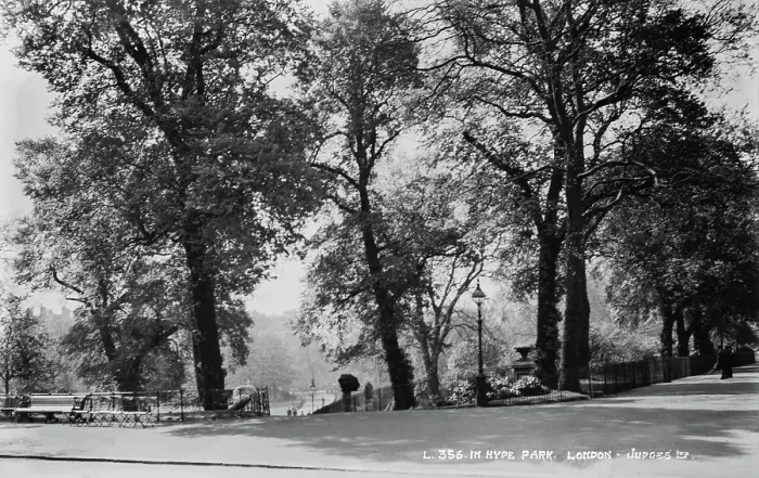 Framed Print : A Stroll in Hyde Park Framed Print : A Stroll in Hyde Park