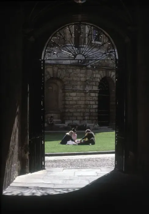 Framed Print : Students meeting at the Radcliffe Camera Framed Print : Students meeting at the Radcliffe Camera