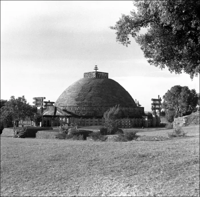 Framed Print : Stupa at Sanchi - India Framed Print : Stupa at Sanchi - India