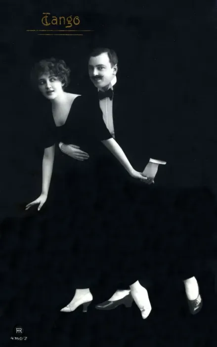 Framed Print : A stylish finely-dressed German couple dancing the Tango. Date: circa 1914 Framed Print : A stylish finely-dressed German couple dancing the Tango. Date: circa 1914