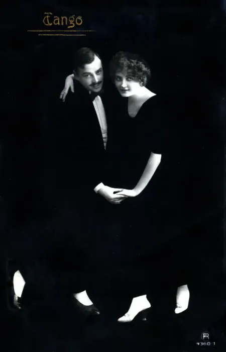 Framed Print : A stylish finely-dressed German couple dancing the Tango. Date: circa 1914 Framed Print : A stylish finely-dressed German couple dancing the Tango. Date: circa 1914