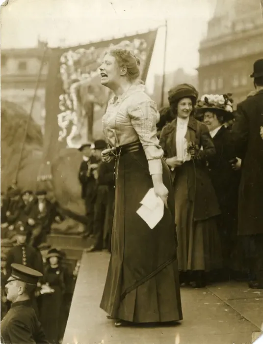 Framed Print : Suffragettes protesting in Trafalgar Square Framed Print : Suffragettes protesting in Trafalgar Square