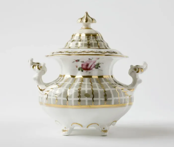 Framed Print : Sugar pot. Glazed porcelain sugar pot from a tea service Framed Print : Sugar pot. Glazed porcelain sugar pot from a tea service