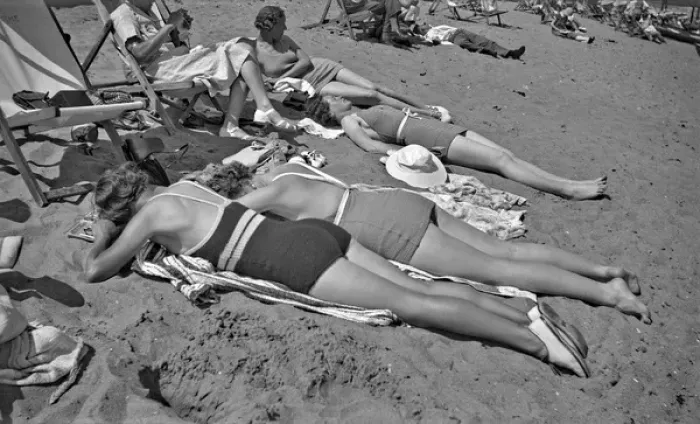 Framed Print : Sunbathers on beach, Shanklin, Isle of Wight Framed Print : Sunbathers on beach, Shanklin, Isle of Wight