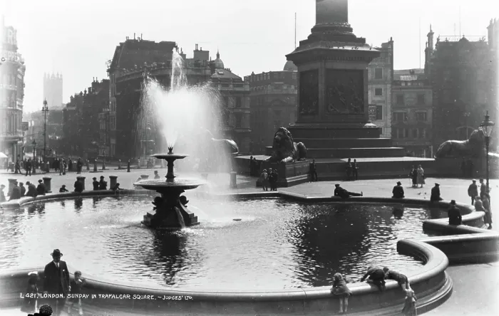 Framed Print : Sunday in Trafalgar Square Framed Print : Sunday in Trafalgar Square