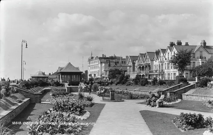 Framed Print : Sunken Garden in Cleacton