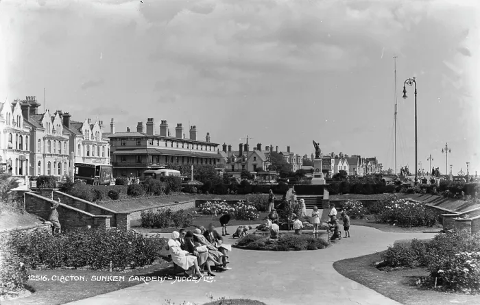 Framed Print : Sunken Gardens in Clacton Framed Print : Sunken Gardens in Clacton
