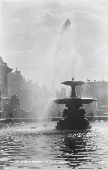 Framed Print : Sunshine and Spray at Trafalgar Square Framed Print : Sunshine and Spray at Trafalgar Square