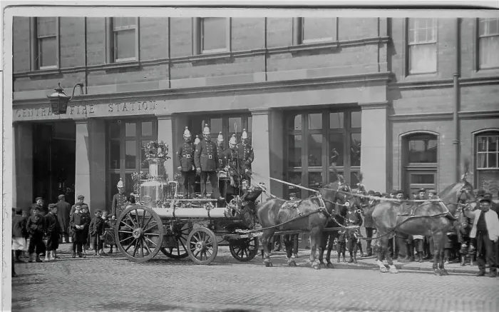 Framed Print : Superb four horse fire engine with firemen