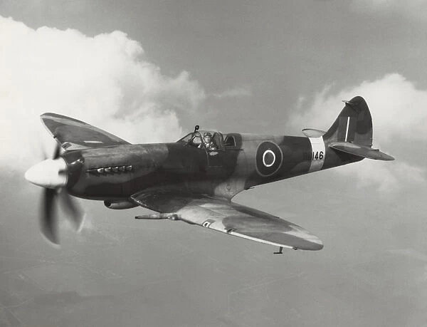 Supermarine Spitfire 14  /  XIV