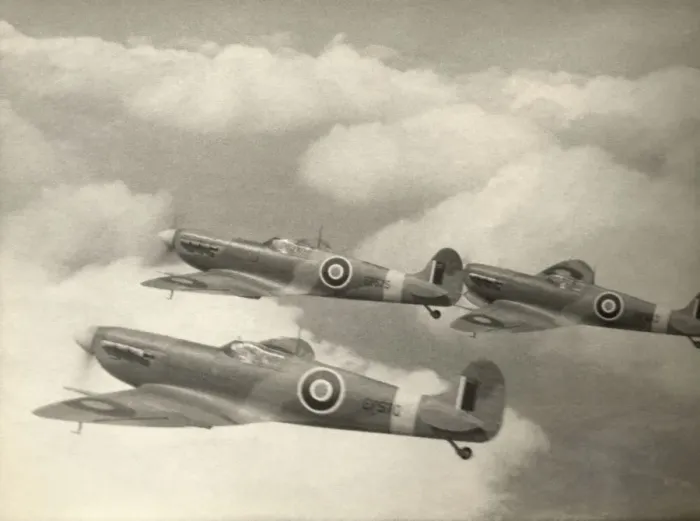 Framed Print : Supermarine Spitfire 5 / V Framed Print : Supermarine Spitfire 5 / V