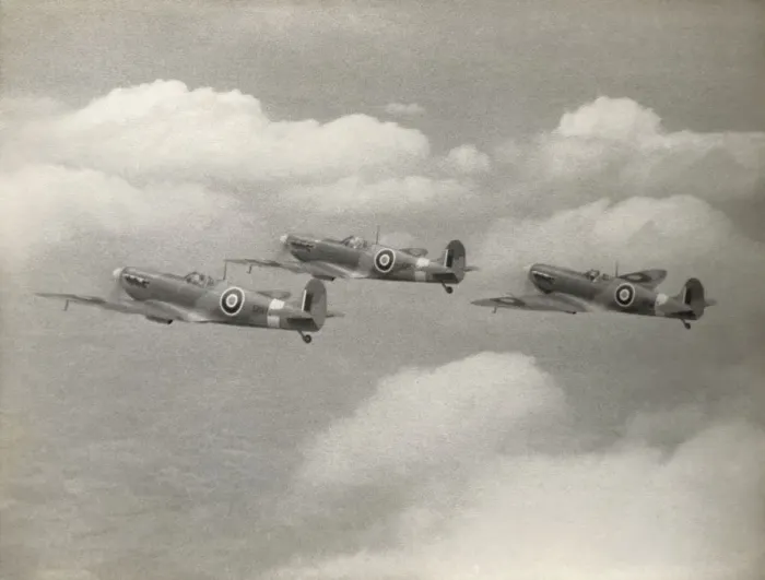 Framed Print : Supermarine Spitfire 5 / V Framed Print : Supermarine Spitfire 5 / V