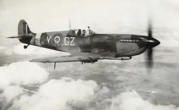 Framed Print : Supermarine Spitfire 5 / V Framed Print : Supermarine Spitfire 5 / V
