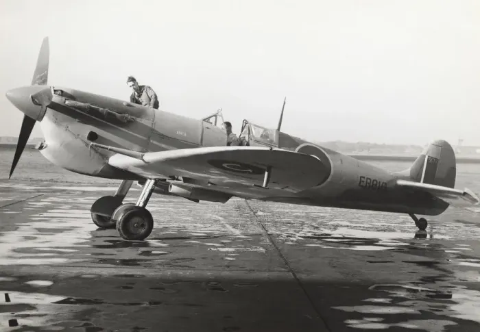 Framed Print : Supermarine Spitfire 5C / VC Framed Print : Supermarine Spitfire 5C / VC