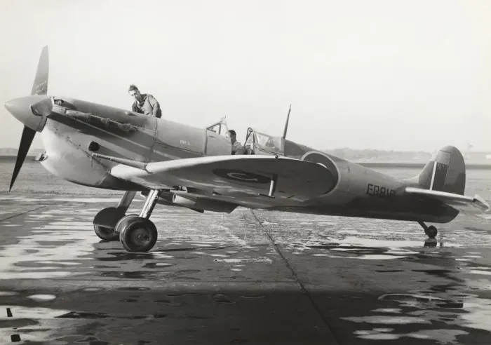 Framed Print : Supermarine Spitfire 5C / VC Framed Print : Supermarine Spitfire 5C / VC