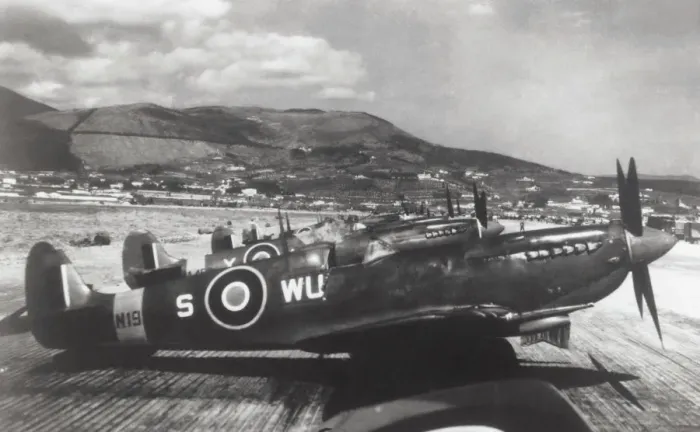 Framed Print : Supermarine Spitfire 9 / IX Framed Print : Supermarine Spitfire 9 / IX