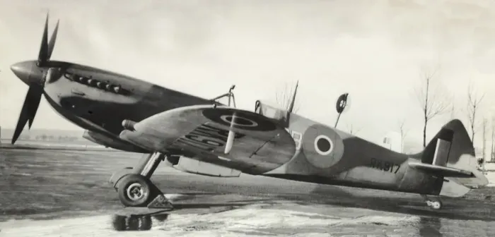 Framed Print : Supermarine Spitfire 9 / IX Framed Print : Supermarine Spitfire 9 / IX