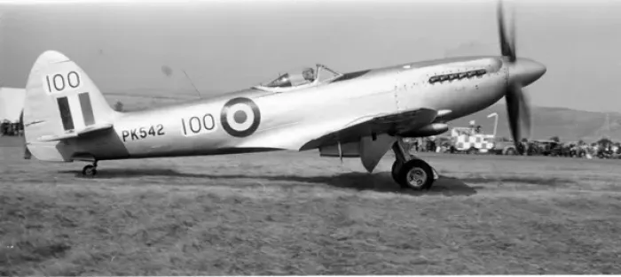 Framed Print : Supermarine Spitfire F22 PK542 with the racing number 100 Framed Print : Supermarine Spitfire F22 PK542 with the racing number 100