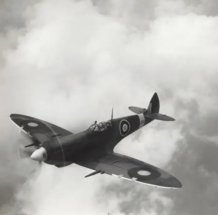 Framed Print : Supermarine Spitfire LF-8 / VIII Framed Print : Supermarine Spitfire LF-8 / VIII