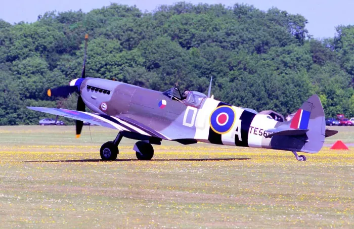Framed Print : Supermarine Spitfire LF Mk. IXe G-BLCK - TE566 Framed Print : Supermarine Spitfire LF Mk. IXe G-BLCK - TE566