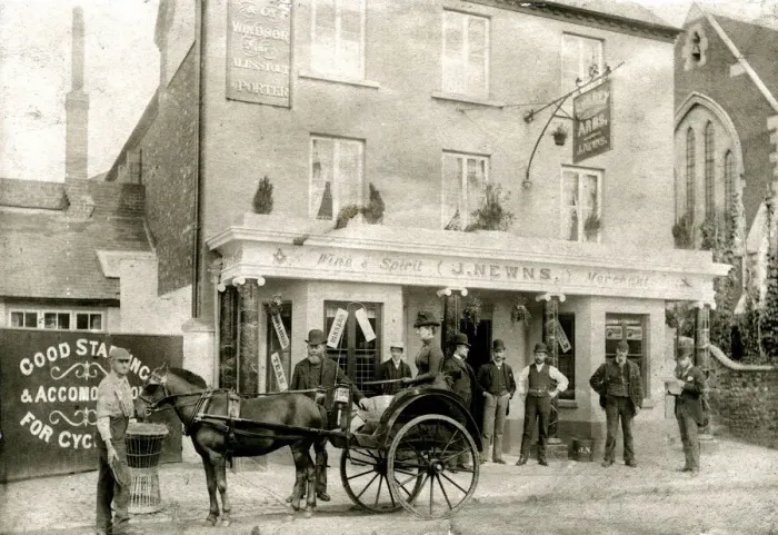 Framed Print : Surrey Arms pub, East Street, Farnham, Surrey Framed Print : Surrey Arms pub, East Street, Farnham, Surrey