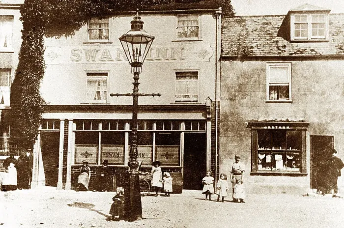 Framed Print : Swan Inn, Wyke Regis, early 1900s Framed Print : Swan Inn, Wyke Regis, early 1900s