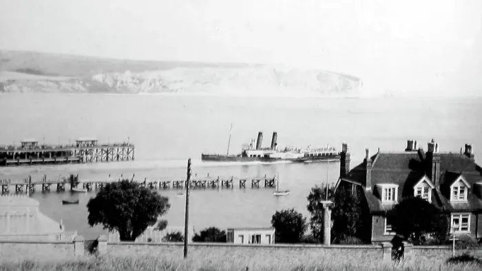 Framed Print : Swanage pier and paddle steamer, early 1900s