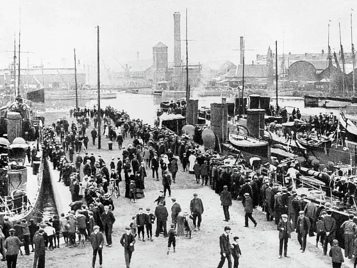 Framed Print : Swansea Docks early 1900s Framed Print : Swansea Docks early 1900s