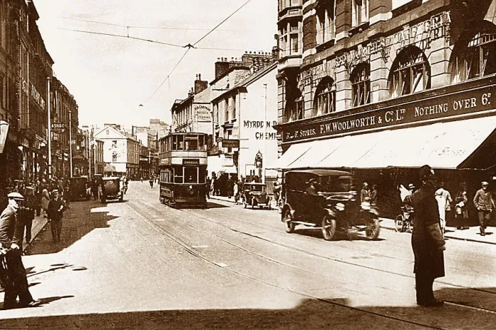 Framed Print : Swansea High Street probably 1930s Framed Print : Swansea High Street probably 1930s