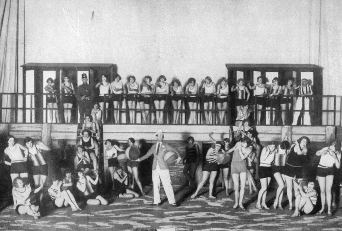 Framed Print : A swimming pool scene from James Kleins Zieh Dich Aus (Undress Yourself) Framed Print : A swimming pool scene from James Kleins Zieh Dich Aus (Undress Yourself)